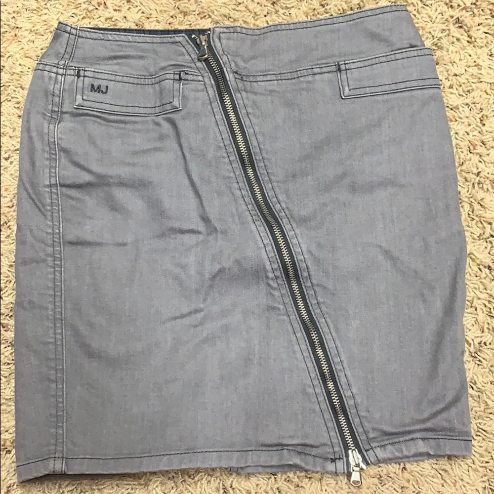 Short jeans skirt